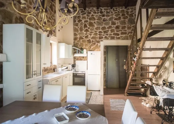 Εξοχικό σπίτι Stone